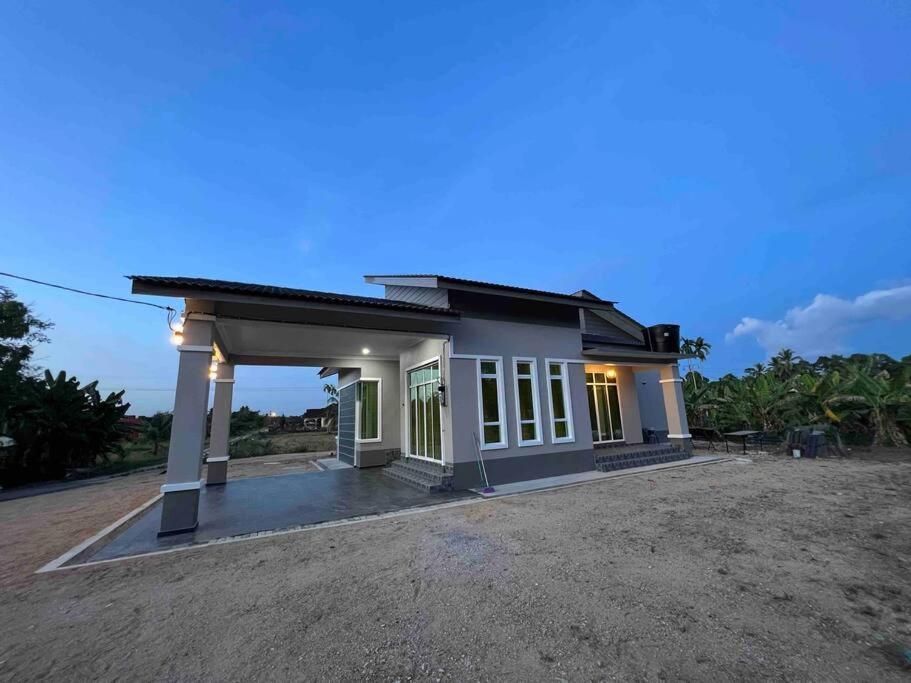 Majestic Homestay - Pasir Puteh Bagian luar foto