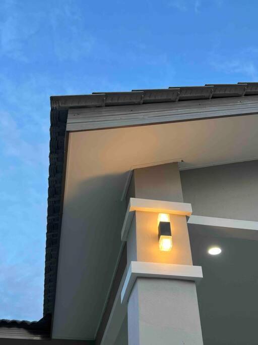 Majestic Homestay - Pasir Puteh Bagian luar foto