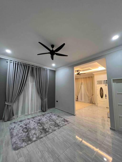 Majestic Homestay - Pasir Puteh Bagian luar foto